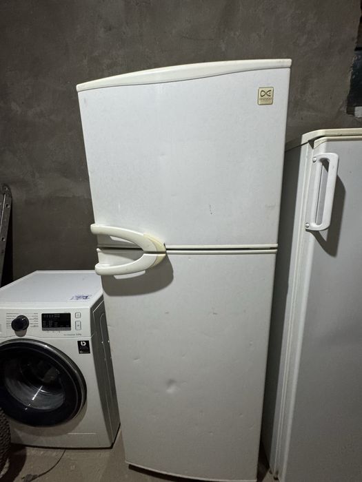 продам 2 холодильник на запчасти