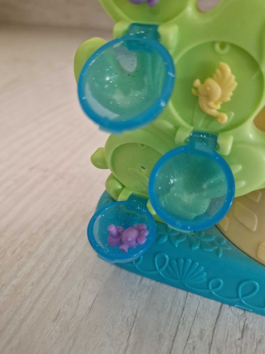 Castel acvatic cu figurine si elemente detasabile