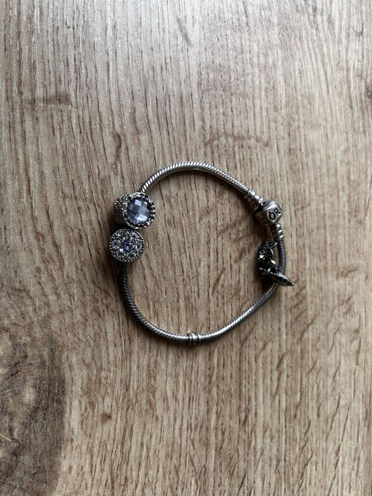 Pandora гривна с три талисмана