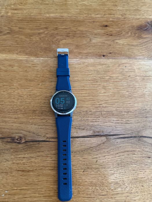 Смарт часовник Garmin Vivoactive 4