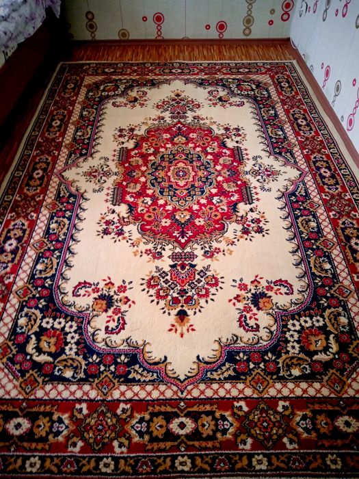 Ковры шерстяные и полушерсть