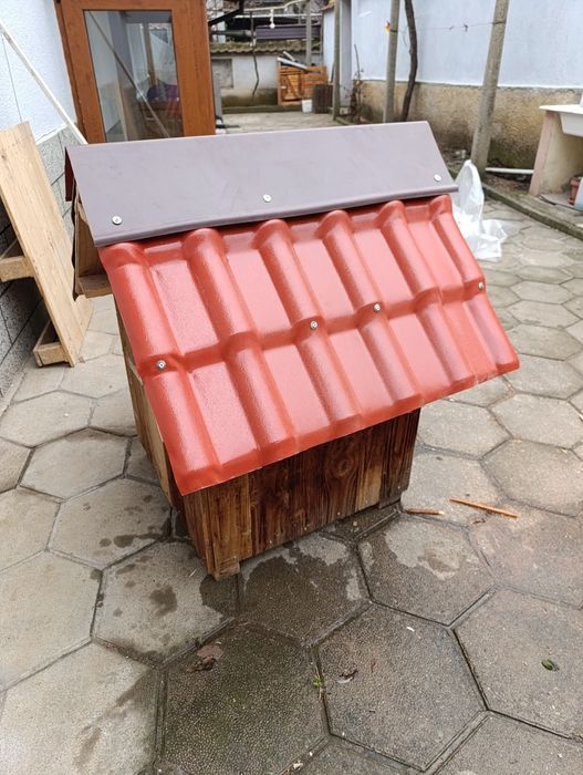 Кучешка колиба направена от дъски ( ламперия)