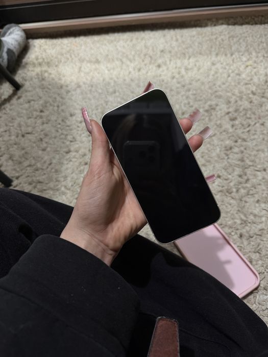 продам айфон 13