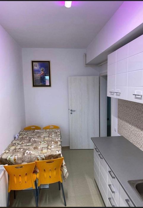 Proprietar închiriez apartament 3 camere zona apusului militari