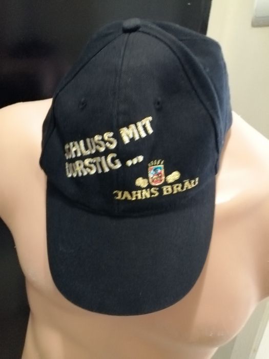 Продавам две шапки