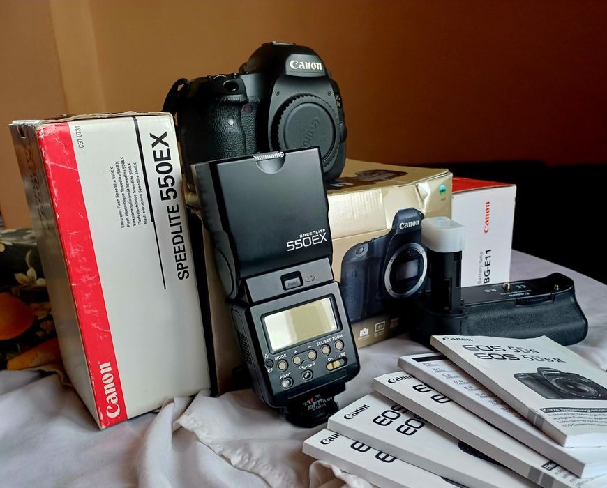CANON EOS 5DS
50.6 MP Full-Frame CMOS
