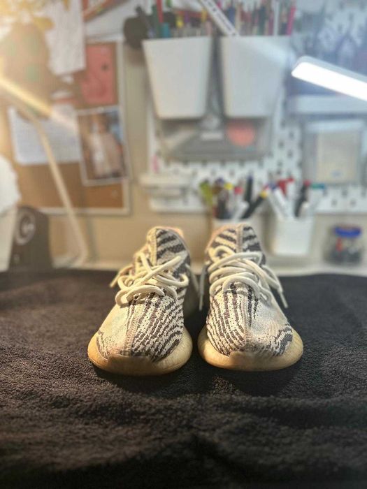 adidasi yeezy 350 zebra