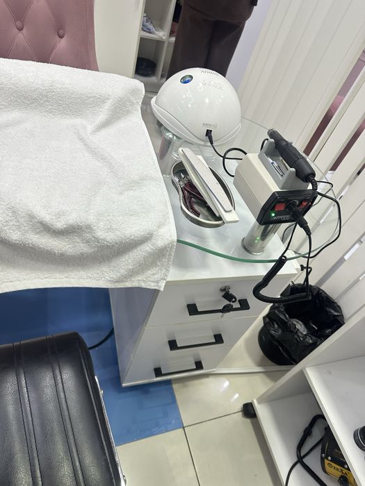 Продается рабочий стол для маникюра