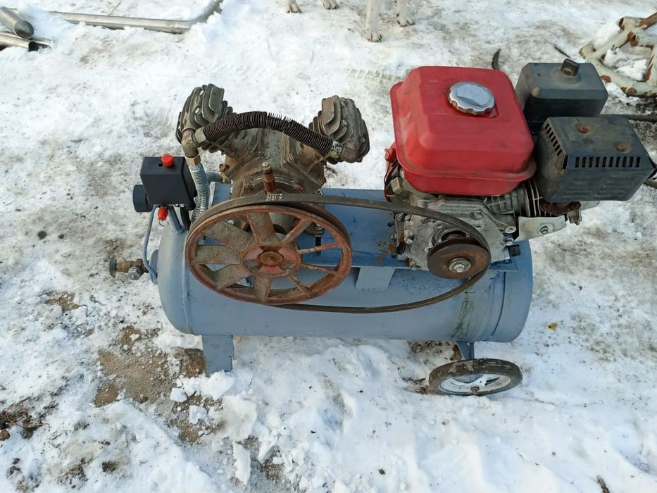 Продам бензиновый компрессор