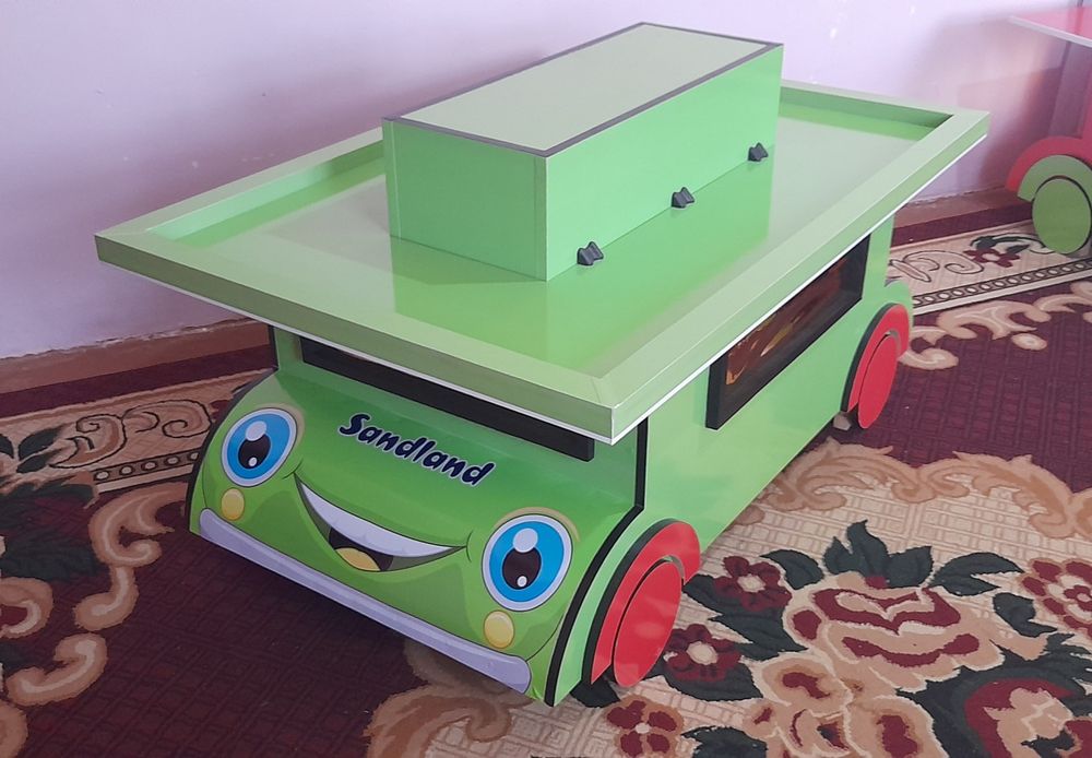 Лего стол, Кум стол