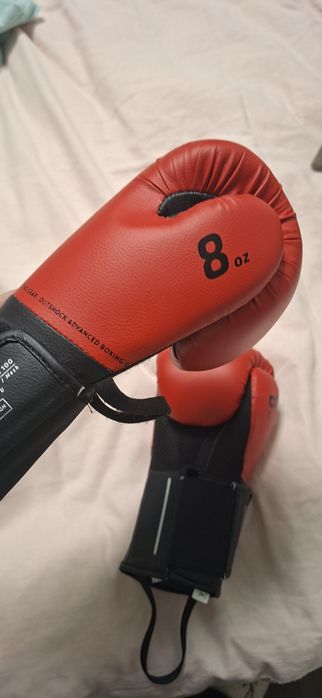 Продавам боксови ръкавици Outshock - 8oz