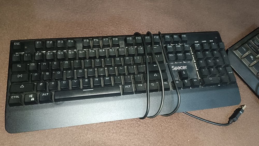 2 Tastaturi Gaming Cu Fir