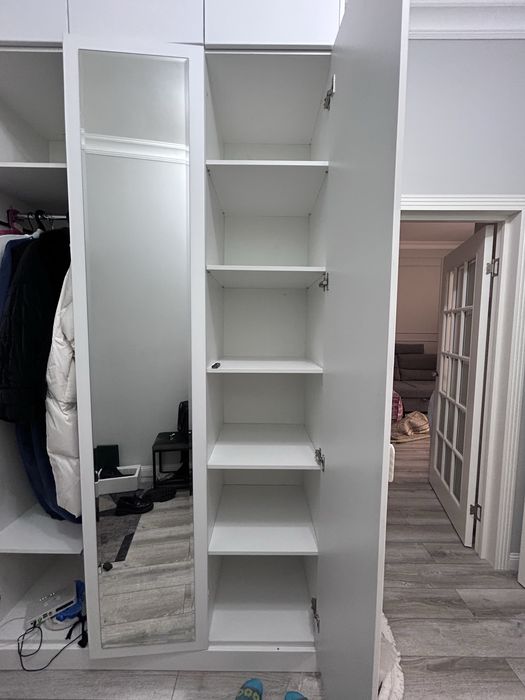 Шкаф с зеркалом для одежды