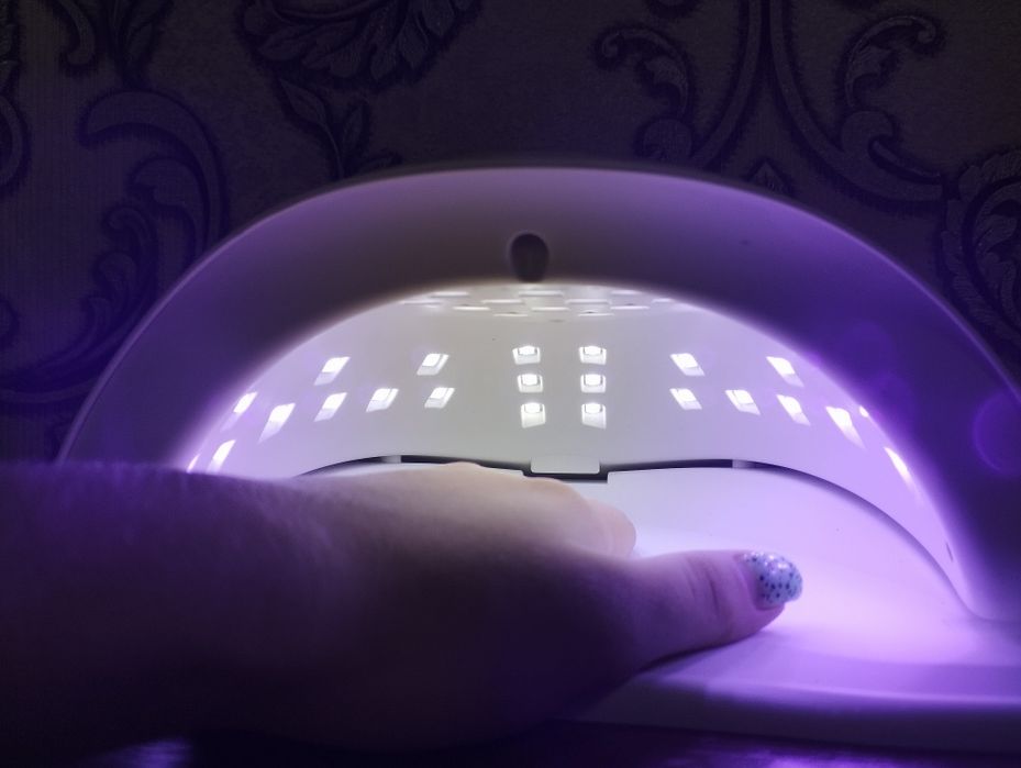 Лампа для маникюра.