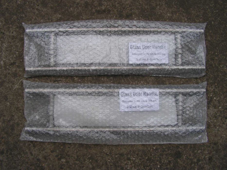 Двустранна дръжка за бутане – дърпане на стъклена или плътна врата.