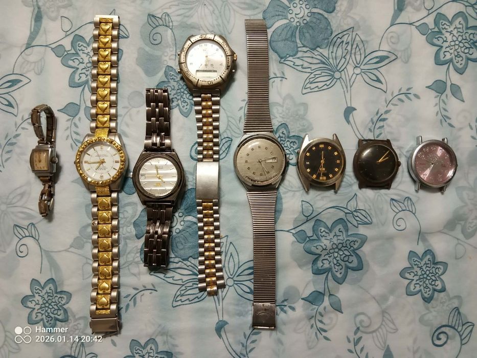 Продавам часовници за части