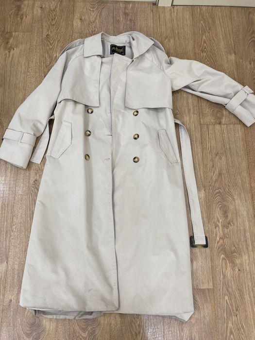 Продаются куртки, тренчи, пальто