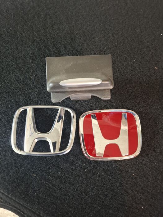 Предна и задна емблема СИВИК 8