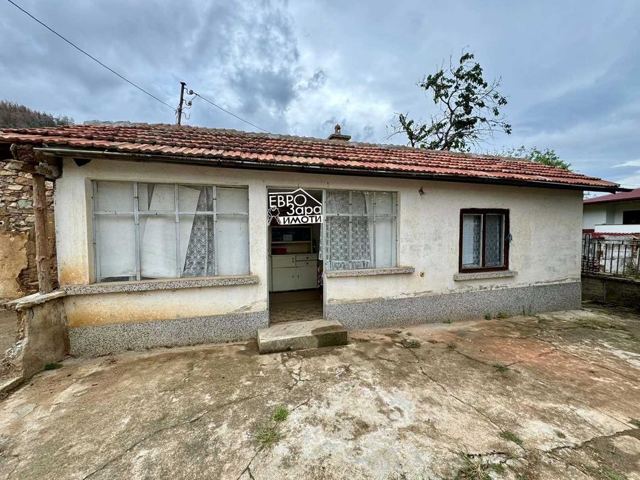 Двуетажна къща за продажба в гр.Шипка