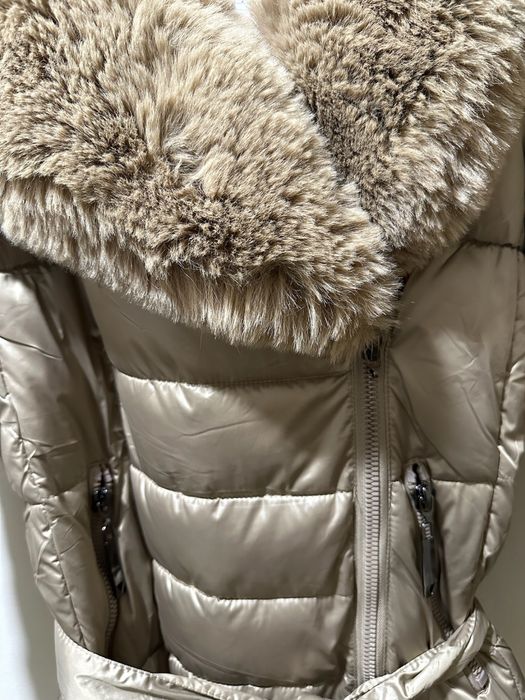 Чисто ново!! Дамско бежово зимно яке с качулка и пух