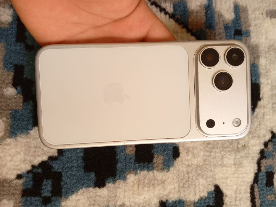 iPhone 17 pro Max Dubai 1/1