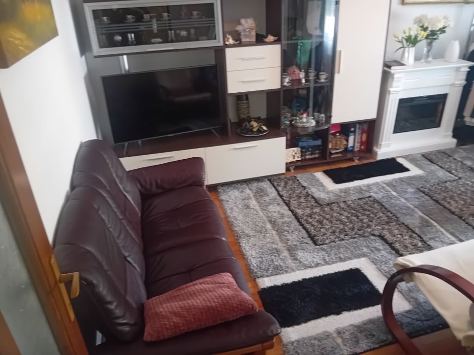 Ap 4 cam 90mp lux etaj 2 calea Romanului etaj 1 bloc nou