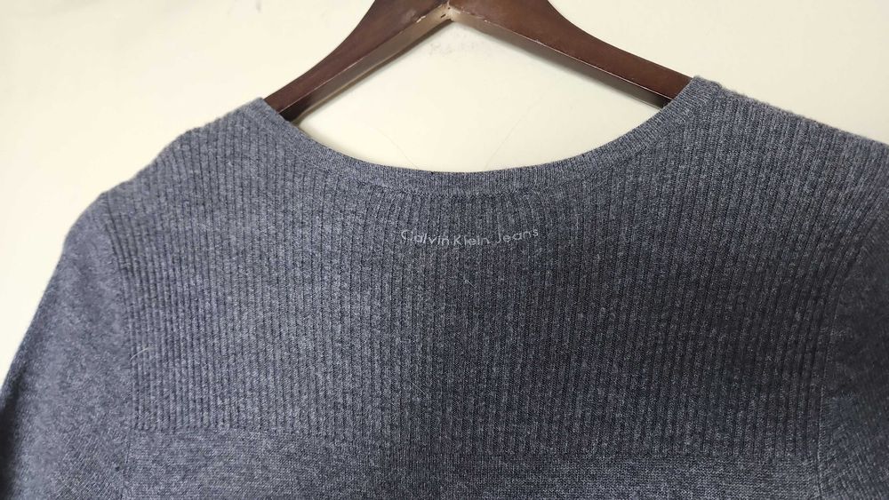 Трикотажна рокля Calvin Klein сива