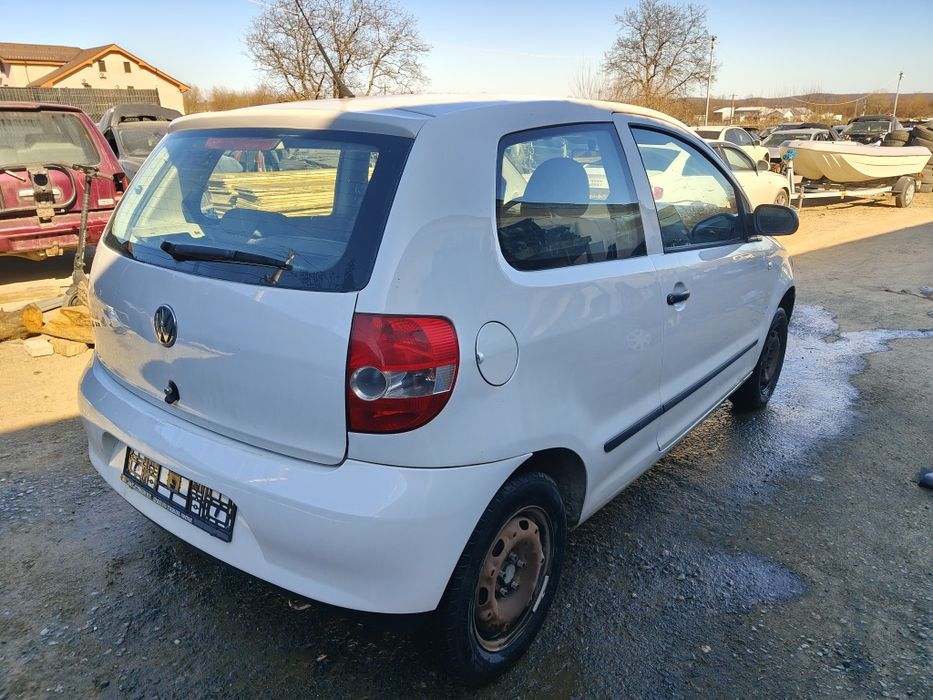 Piese motor cutie viteze pompa servo direcție  ușa haion bara pompa caseta alternator baie ulei chiuloasă catalizator arcuri fuzeta punte vw fox 1.2