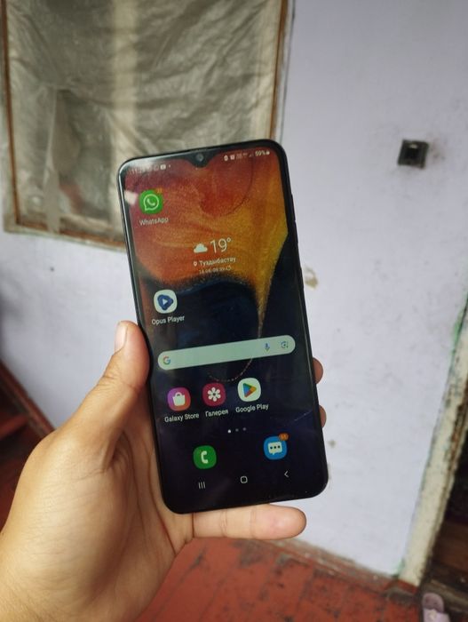 Самсунг а50,64 гб