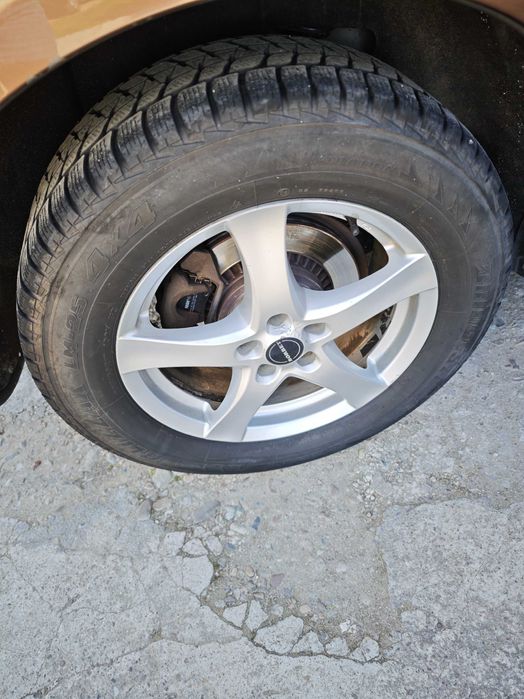 Jante pe 17 și cauciucuri 235 60 17 în stare foarte bună!