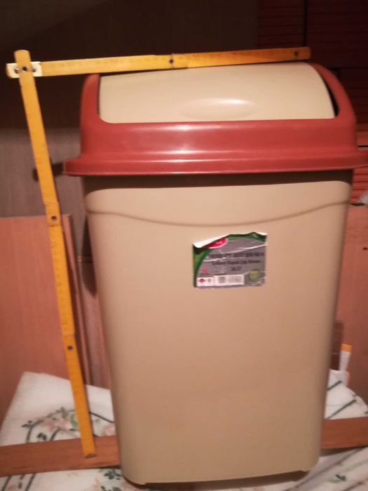 Кош за отпадъци, два броя, 20 л. и 26 л., нови, двата за 11 евро