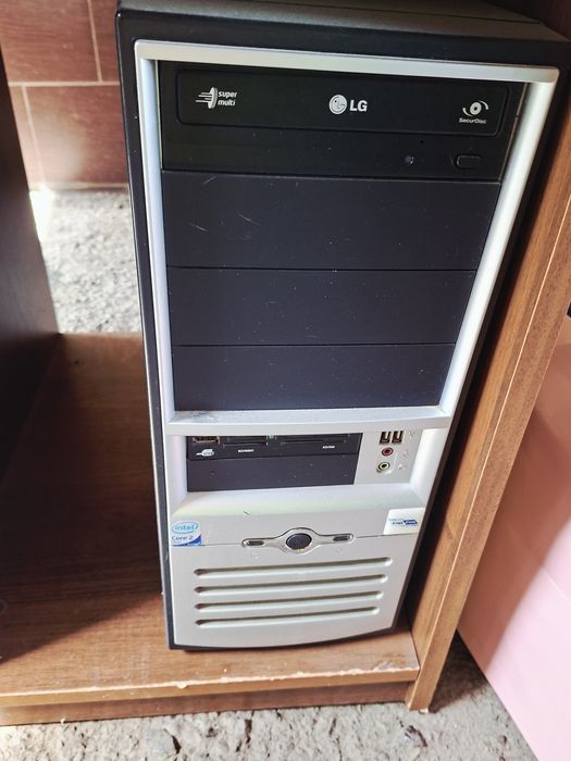 Продам компьютер и его стол кресло