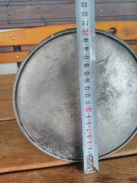 Продавам много стар Гюм за мляко ръчно декориран с флорални мотиви