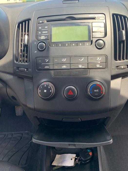 dezmembrez hyundai i30 cod motor G4LA/usa fata i30/usaspate i30/far