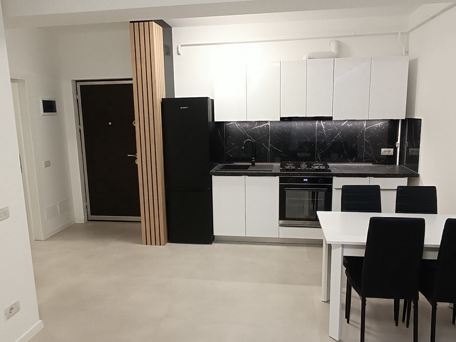 Apartament nou de închiriat Central.