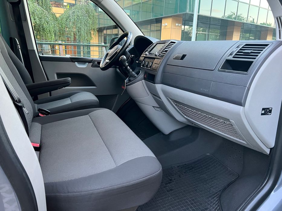 • Volkswagen Caravelle / 4x4 / Impecabilă •