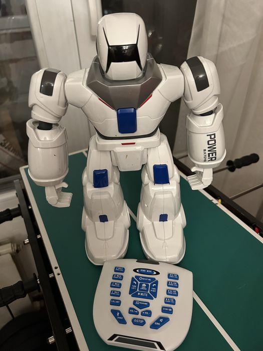 Детска играчка робот