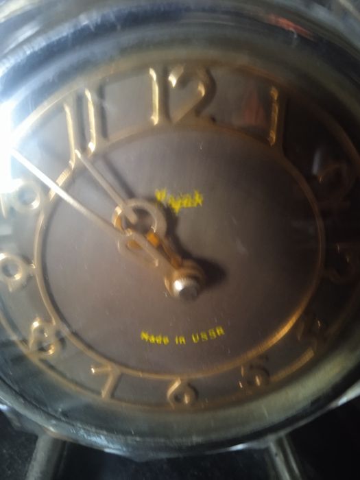 Продам часы механические СССР