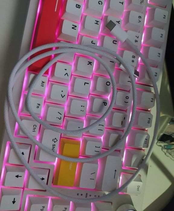 Оригинал адаптер 20W EAC на iPhone