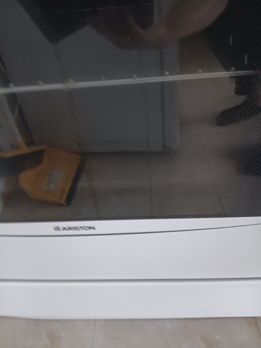 Готварска Печка Аристон на Ток и Газ + газова бутилка пълна 400лв