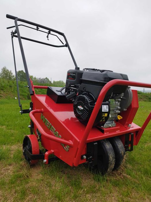 Aerator profesional pentru gazon (aerare gazon)