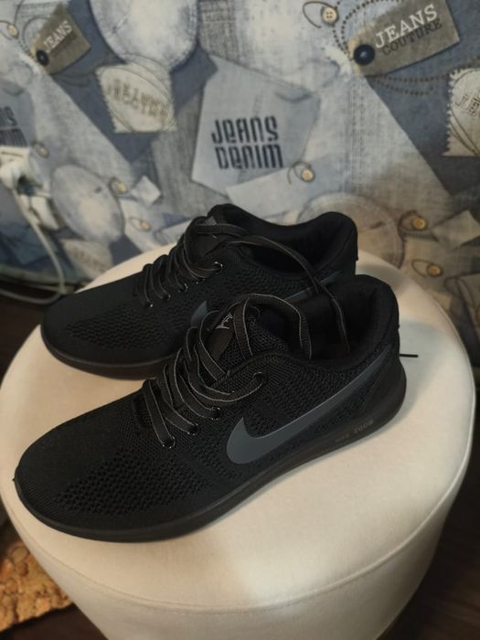 Кроссовки женские