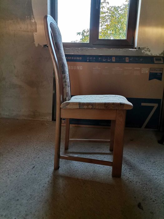 Scaune vintage din lemn masiv  tapițate