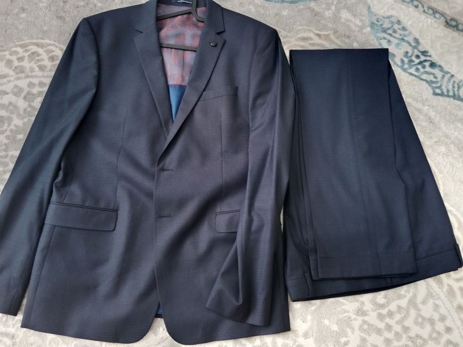 Продается  мужской костюм