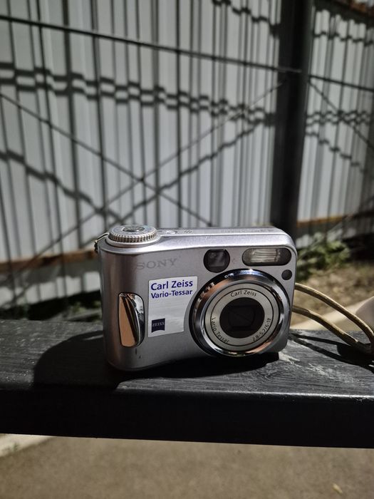 Продам Sony Cyber-shot DSC-S60