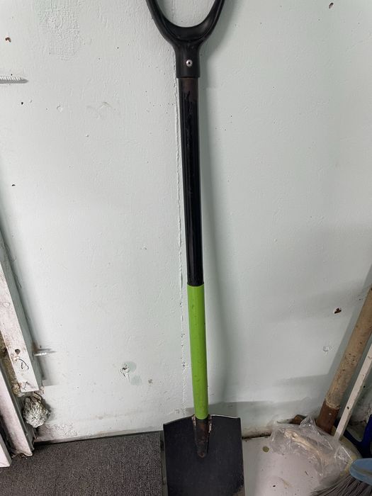 Лопата автомобильная