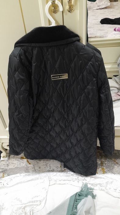 Куртка сотилади кора