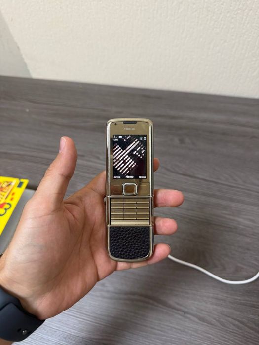 Nokia 8800 sotiladi