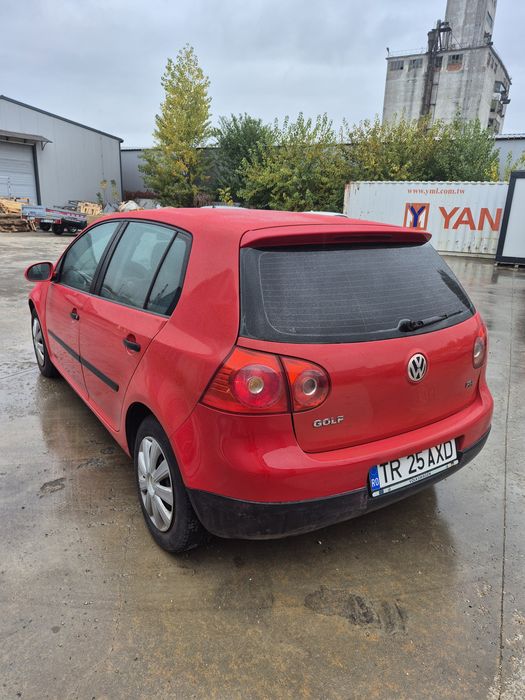 Volkswagen Golf 2005 benzină, 2.533 € — imagine 4
