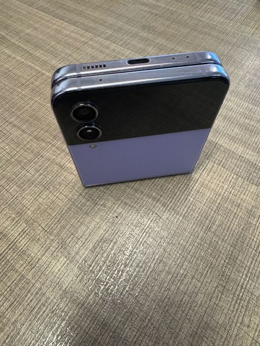 Samsung Galaxy Z flip 4 256GB